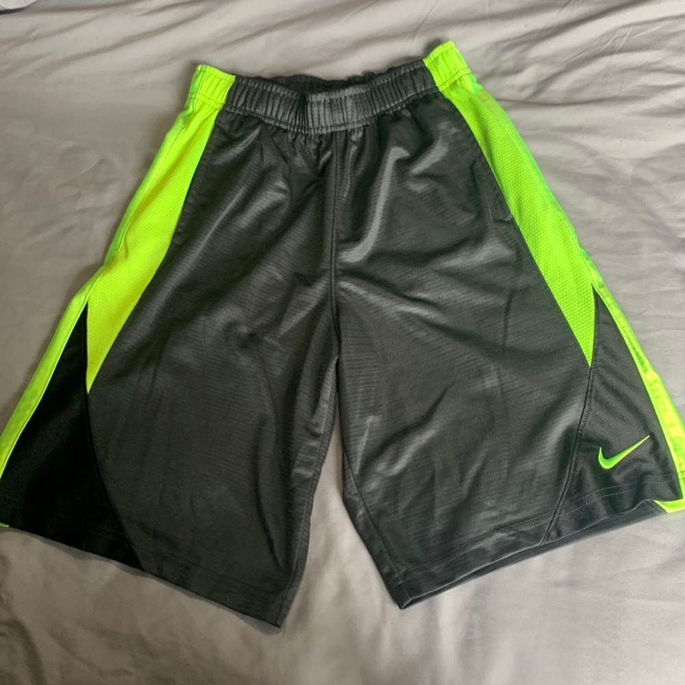 Mens M Nike dark grey and green basketball shorts
